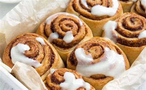 How To Make Cinnamon Rolls Glaze Easy Homemade Recipe