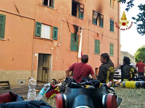 Savona Incendio In Una Casa Di Via Costacavalli Donna Si Rifugia In