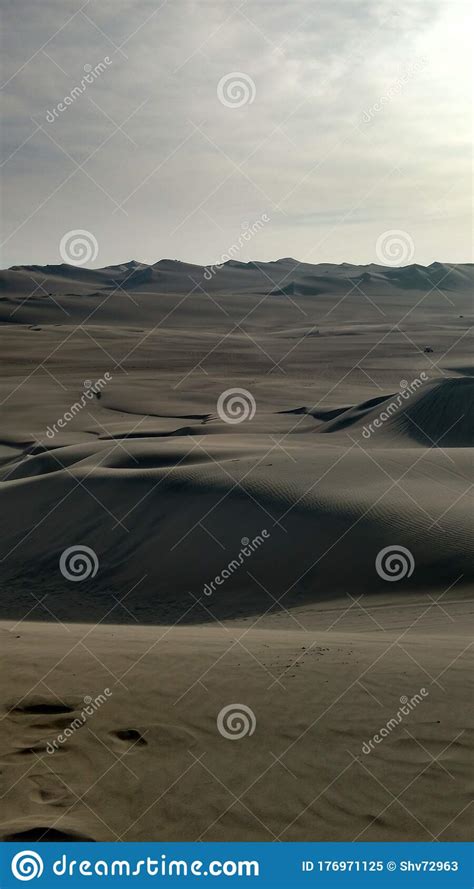 Deserto Da Ica Em Peru Huacachina Imagem De Stock Imagem De Arenoso