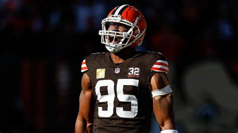 Browns’ Myles Garrett sets off alarms as he finds himself with Steelers ...