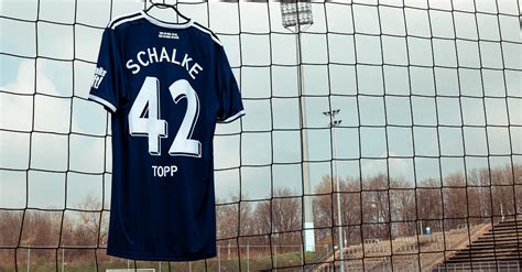 Getragenes S04 Sondertrikot Von Schalke Spieler Keke Topp