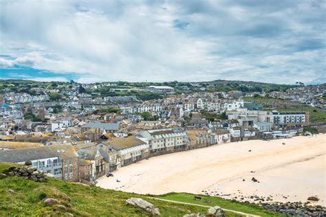 Best Beaches in St Ives: for Surfing, Walking and Relaxing!