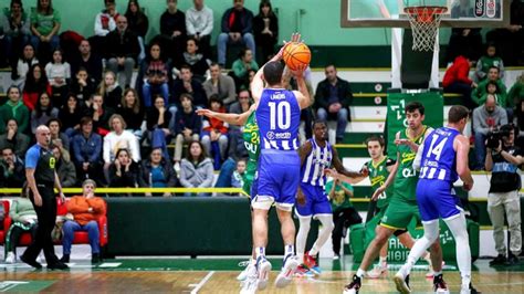 Basquetebol FC Porto Sofre Mas Vence Esgueira MAISFUTEBOL