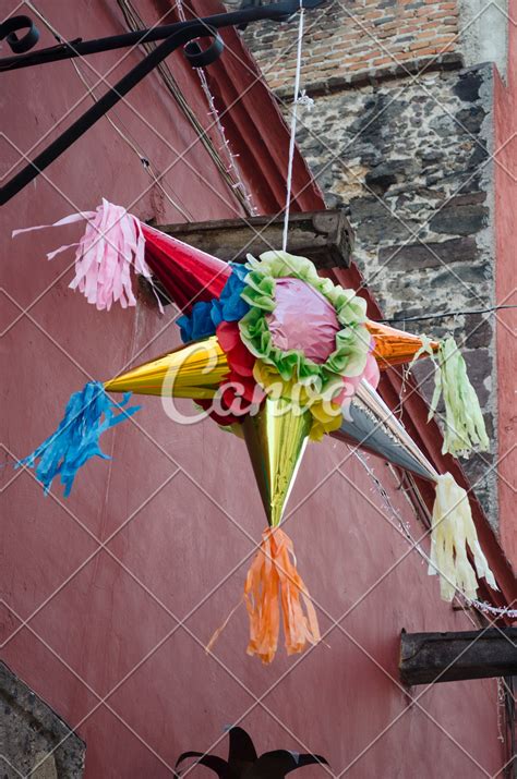 Traditional colorful pinata star shape - Photos by Canva