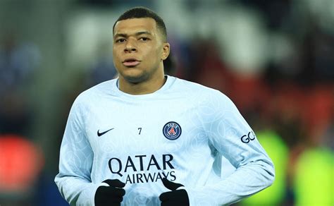 Ligue 1 Mbappé se molestó con el uso de su imagen en campaña del PSG