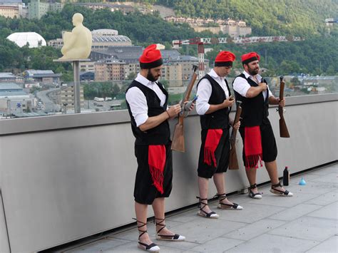 Vestits tradicionals del món vestimenta nacional andorrana TOTS ELS