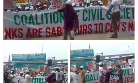 Naira Scarcity Nigerian Youths Take Over Major Roads On Lagos Island