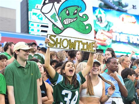 Green Wave Opens Football Season With A Win Over Umass Tulane News