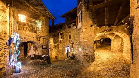 Mercatini Di Natale Nel Borgo Medioevale Di Canale