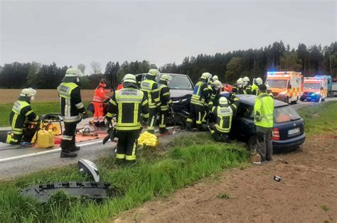 Neumarkt St Veit Unfall auf der Staatsstraße 2011 bei Hörbering mit