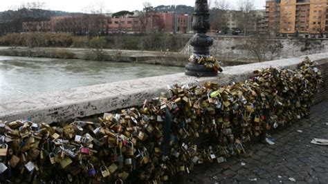 El Puente Milvio En Roma El Primero Con Candados Del Amor