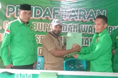 Rumalutur Ambil Formulir Pertama Di PPP SBT Siwalima