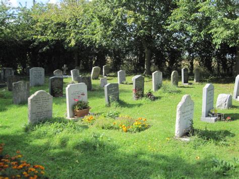 St Mary The Virgin Churchyard En Aythorpe Roding Essex Cementerio