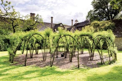 Living Willow Sculptures And Fences Mother Earth Gardener