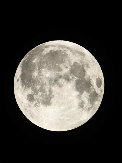 Full Moon in Black Background · Free Stock Photo