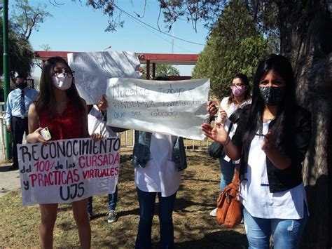 Estudiantes Terciarios Se Manifestaron En Las Puertas De Casa De