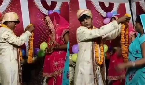 मंडप में सास पर फिसली दूल्हे की नजरफिर Viral Video Of Drunken Groom