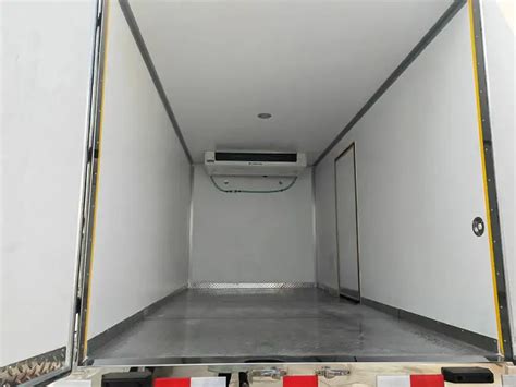 Refrigerated Truck- 100% Factory Price- High Quality Truck & Parts