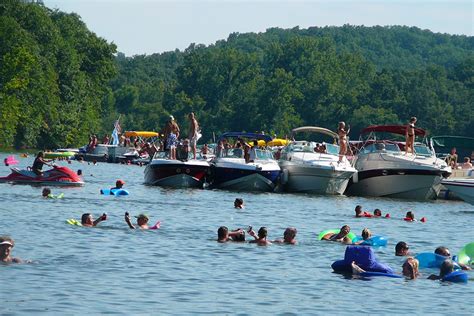 How to Party on a Boat - boats.com