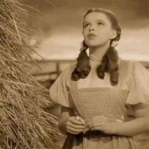 Somewhere Over The Rainbow Judy Garland Video Wizard Of Oz Movie Wizard Of Oz 1939