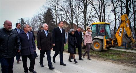 Predsednik Pokrajinske Vlade Igor Mirovi Posetio Op Tinu Pe Inci