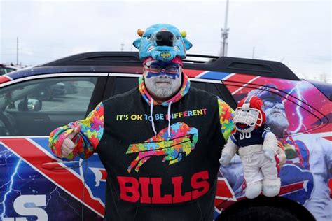 Bills vs Chiefs: Fans tailgate, Taylor Swift arrives in Buffalo