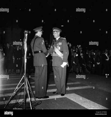 Visita Del General Británico John Harding No En La Foto A La Princesa