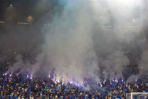 Cruzeiro Punido Pela Conmebol Por Uso De Sinalizadores E Vai Jogar