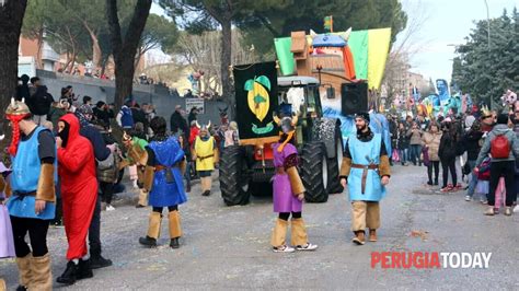 FOTO San Sisto è qui la festa il Carnevale dei Rioni invade il