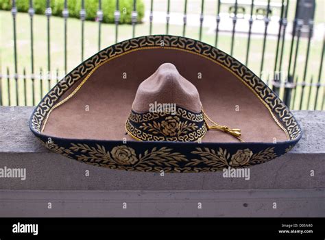 Mariachi hat hi-res stock photography and images - Alamy