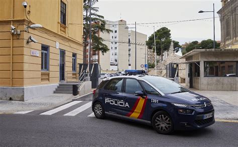 Un Detenido Hiere A Una Policía Al Tirarla Al Suelo Y Golpearla En Una