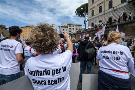 Covid Napoli Operatori Sanitari Sospesi Il Settembre Si Sono