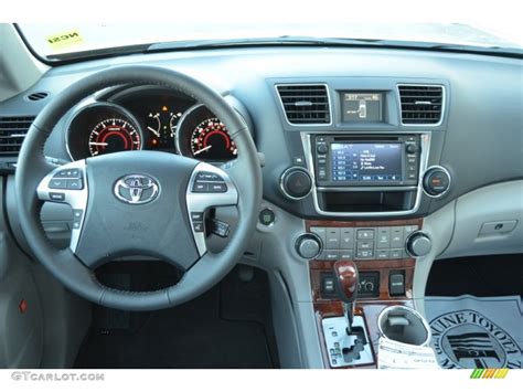 2013 Toyota Highlander Limited Ash Dashboard Photo #76255805 | GTCarLot.com