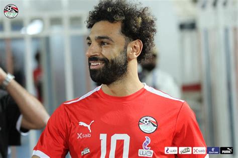 محمد صلاح يغادر معسكر منتخب مصر ويتوجه إلى دبي أهلي أونلاين