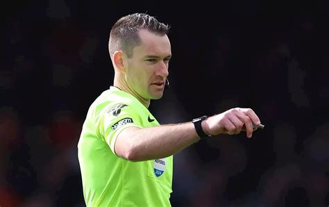 Crystal Palace Vs Manchester United Referee Jarred Gillett To Create