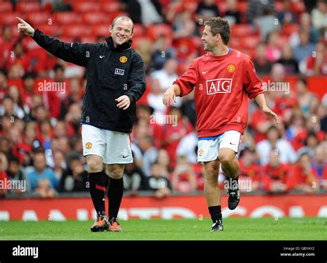 Manchester Uniteds Wayne Rooney Teilt Witz Teamkollege Michael Owen