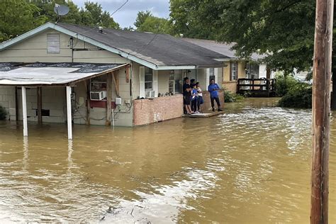 Heavy Rain Causes Flash Flooding In Central Mississippi Ap News