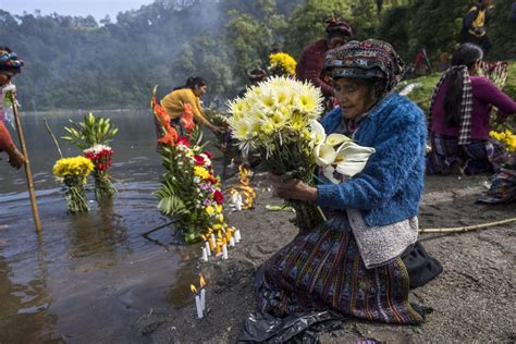 Ofrendas y reconocimientos Indígenas de Guatemala agradecen a la