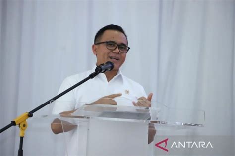 Presiden Jokowi Tunjuk Menteri PAN RB Abdullah Azwar Anas Jadi