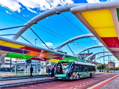 Dos mujeres heridas en Castellón por accidente entre el TRAM y un coche