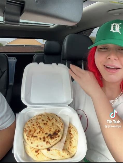 Hija De Daddy Yankee Encantada Por La Pupusas De El Salvador Qu Pasa