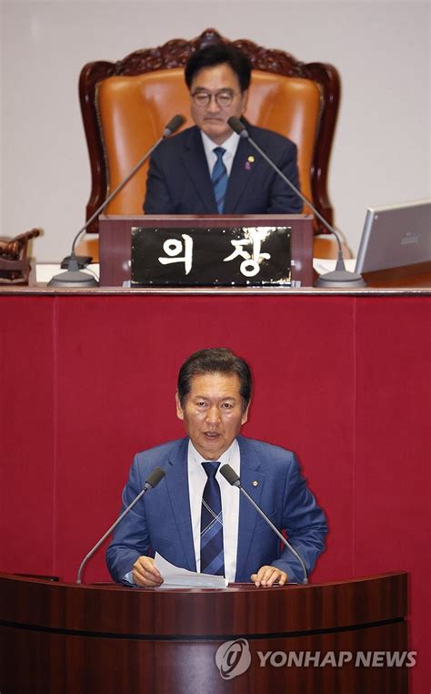 당선인사하는 정청래 법사위원장 연합뉴스