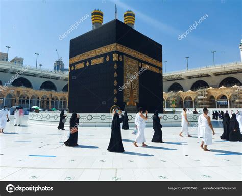 Mecca Saudi Arabia October 2020 Pilgrims Circle Kaaba Grand Mosque