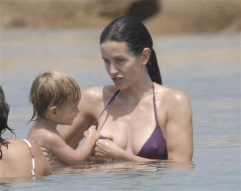 Courteney Cox Nua Em Beach Babes