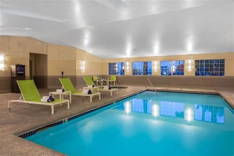 8 Best Las Vegas Hotels with Indoor Pools