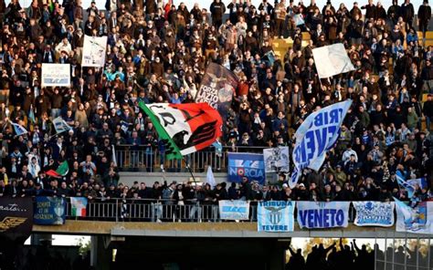 I Tifosi Della Lazio Intonano Cori Fascisti In Germania Prima Della