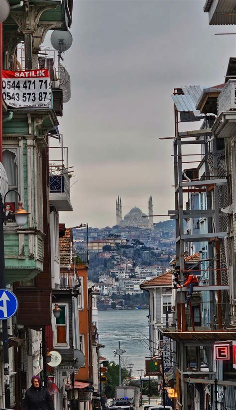 One City, Two Continents – Photographing Asia from the Streets of