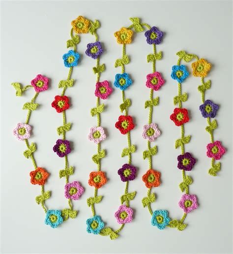 Crochet Flower Garland Pattern Free Crocheted Vine Worldly Hobbies Gazette