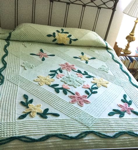 Vintage Twin Chenille Bedspread Flowers On Green 1950s Etsy