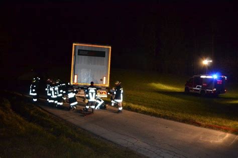 Abschneider durch Tiefental wurde Brummi Fahrer zum Verhängnis Lilienfeld